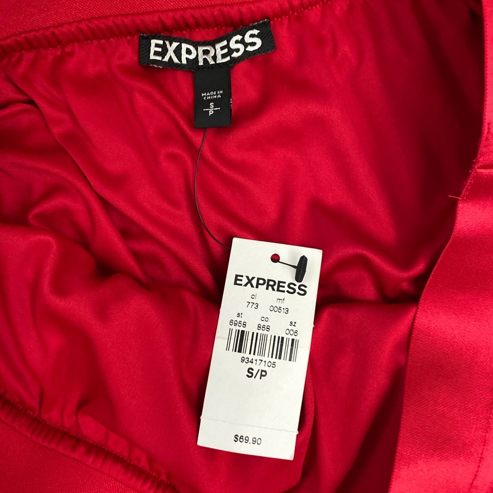 Red Express Pleated Skirt - Picture 2 of 3